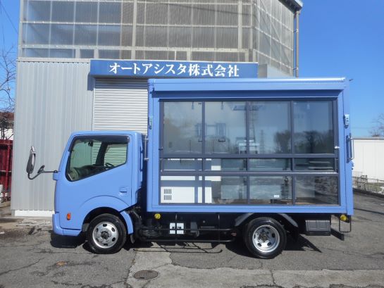 ガラス張りキッチンカー　ガラス張り移動販売車